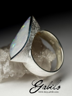 Silberring mit weißem Opal