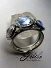 Moonstones gold ring mit blauen Diamanten