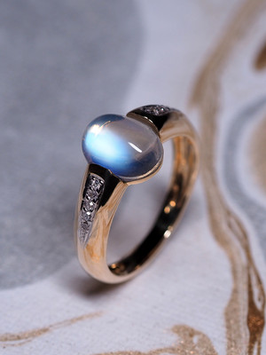 Moonstone and Diamonds Yellow Gold Ring