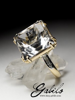 Rock Crystal Gold Ring with Diamonds