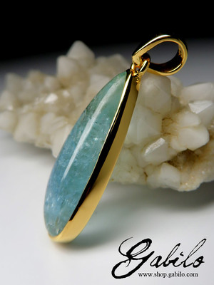 Aquamarine drop gold pendant