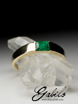 Gold ring mit Smaragd
