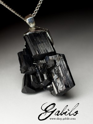 Silberanhänger mit schwarzem Turmalin