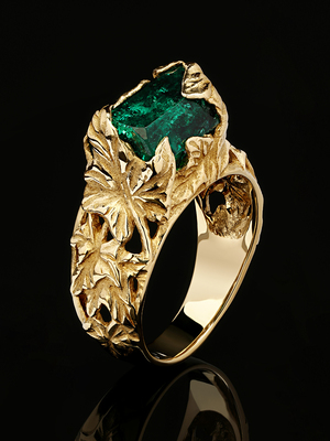 Emerald crystal yellow gold ring