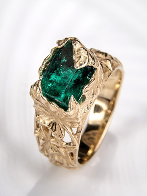 Emerald crystal gold ring