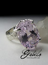 Gold ring with kunzite