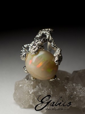 Silberring mit cremefarbenem Opal
