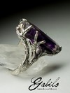 Gold ring with Amethyst crystal