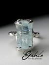 Ring mit einem Aquamarin-Kristall in Silber