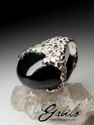 Männlicher Ring mit schwarzer Jade