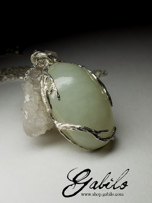 Silberanhänger mit weißer Jade