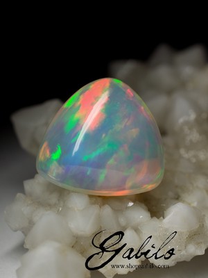 Der große äthiopische Opal ist 9,75 Karat