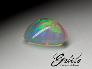 Der große äthiopische Opal ist 9,75 Karat