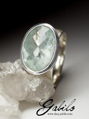 Ring mit Aquamarin in Silber