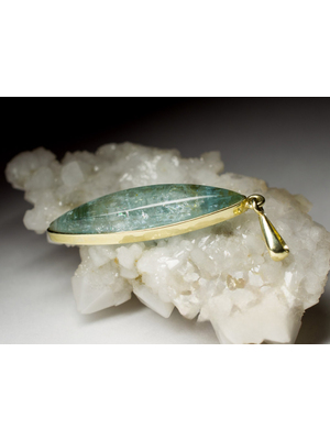 Aquamarine gold pendant