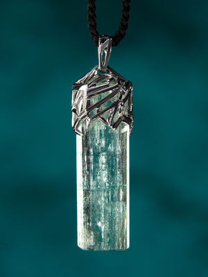 Aquamarine crystal white gold pendant