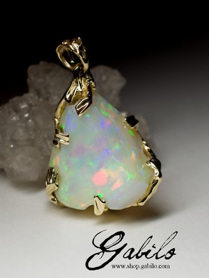 Goldanhänger mit Opal