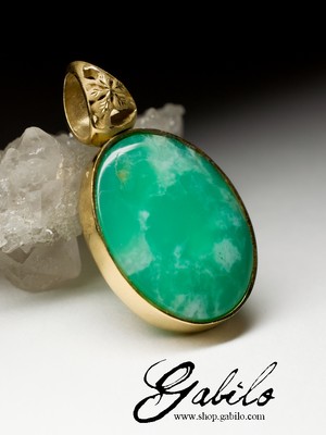 Gold plated silver pendant with chrysoprase