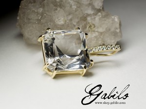 Rock Crystal Gold Pendant with Diamonds
