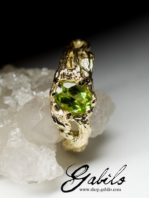Peridot olivine gold ring 