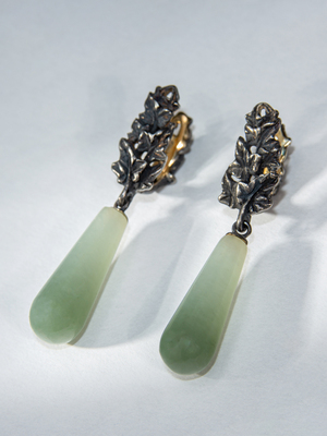 Bicolor jade Ivy earrings in patinated silver