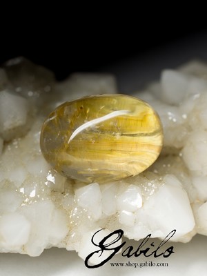 Rutilated quartz cabochon 10.65 carats 