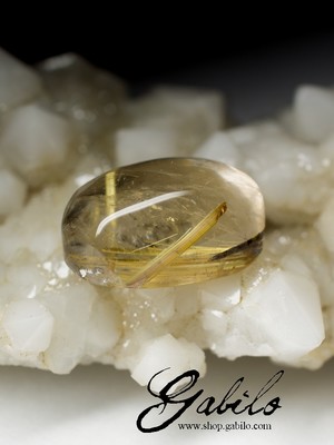 Rutilated quartz cabochon 10.65 carats 
