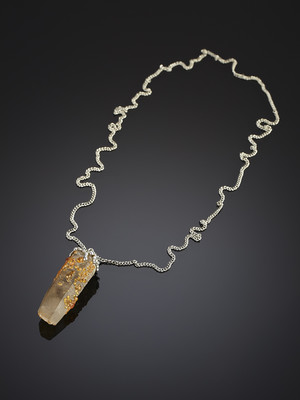Pendant with spessartine on quartz in a white gold