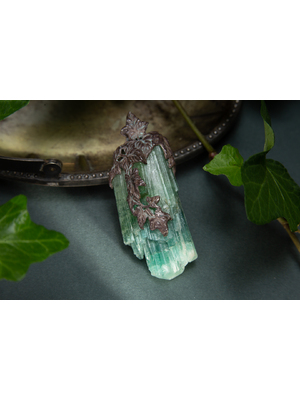 Tourmaline crystal pendat Ivy in patinated silver