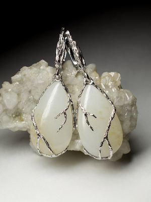Gold earrings with white jade