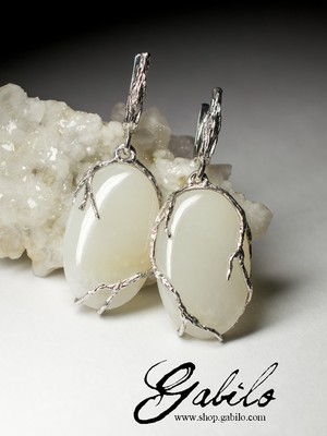 Ohrringe mit weißer Jade in Silber