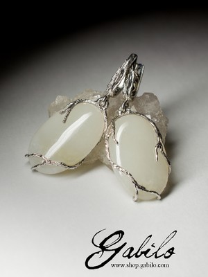 Ohrringe mit weißer Jade in Silber