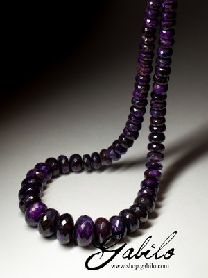 Große Perlen aus Sugilith