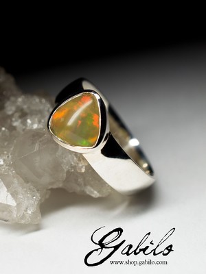 Silberring mit äthiopischem Opal