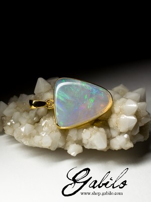 Goldanhänger mit Opal