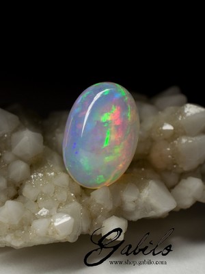 Großer äthiopischer Opal 13x19 oval 10.53 Karat