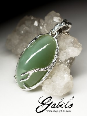 Silberanhänger mit Jade 