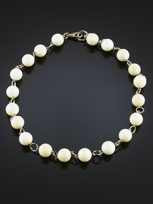Perlen aus weißem Perlmutt