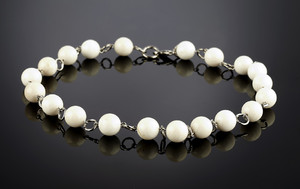 Perlen aus weißem Perlmutt