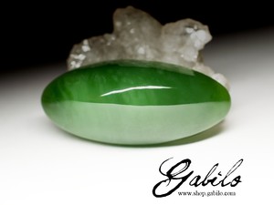 Green jade cabochon 99.6 carats