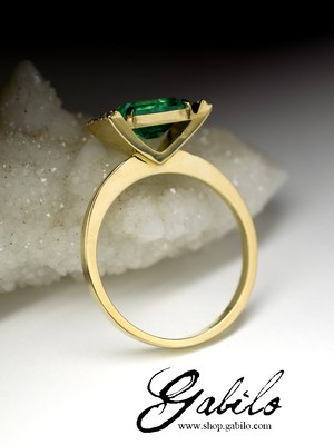 Madу to order: Goldring mit Smaragd und Diamanten