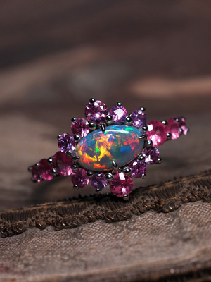 Opal gold ring with sapphires 