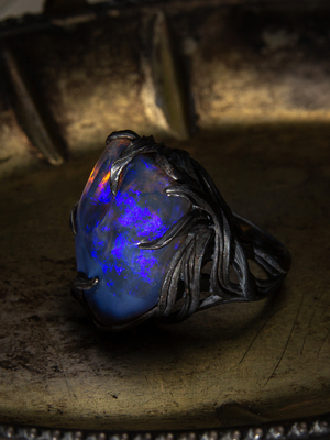 Silberring mit dunkler Opal