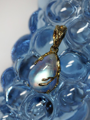 Men's moonstone gold pendant with gem report MSU