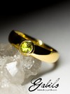 Goldener Ring mit sphenom