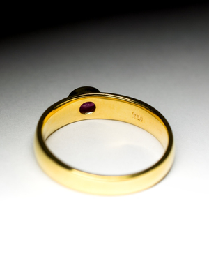 Goldener Ring mit Rubin