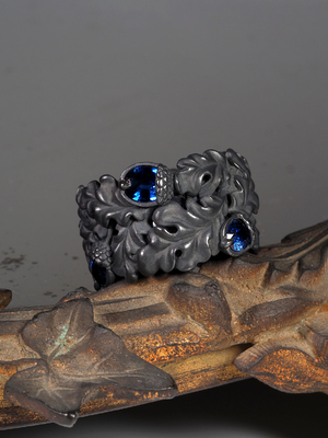 Oak and acorns - Blue sapphires ring