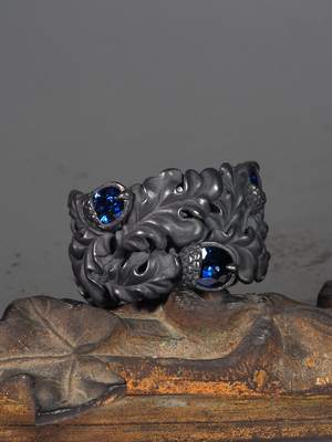 Oak and acorns - Blue sapphires ring