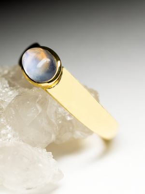 Moonstone adularia gold ring with gem report