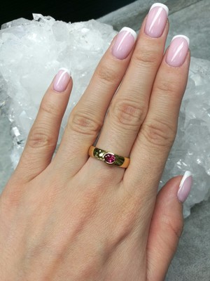 Rubellite gold ring with jewellery